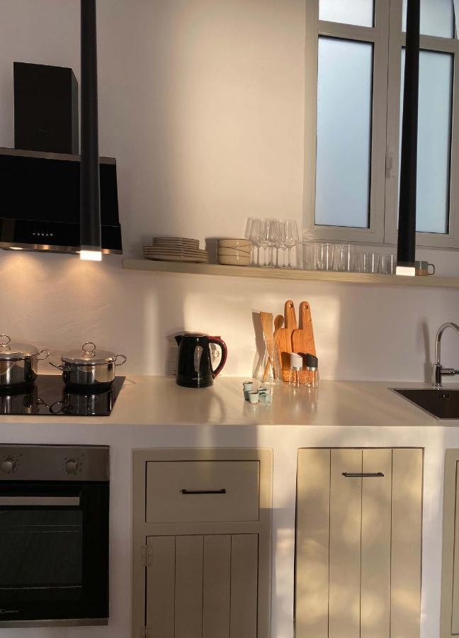 Lyra Seafront Apartment , Paroikia Town Center Exteriör bild