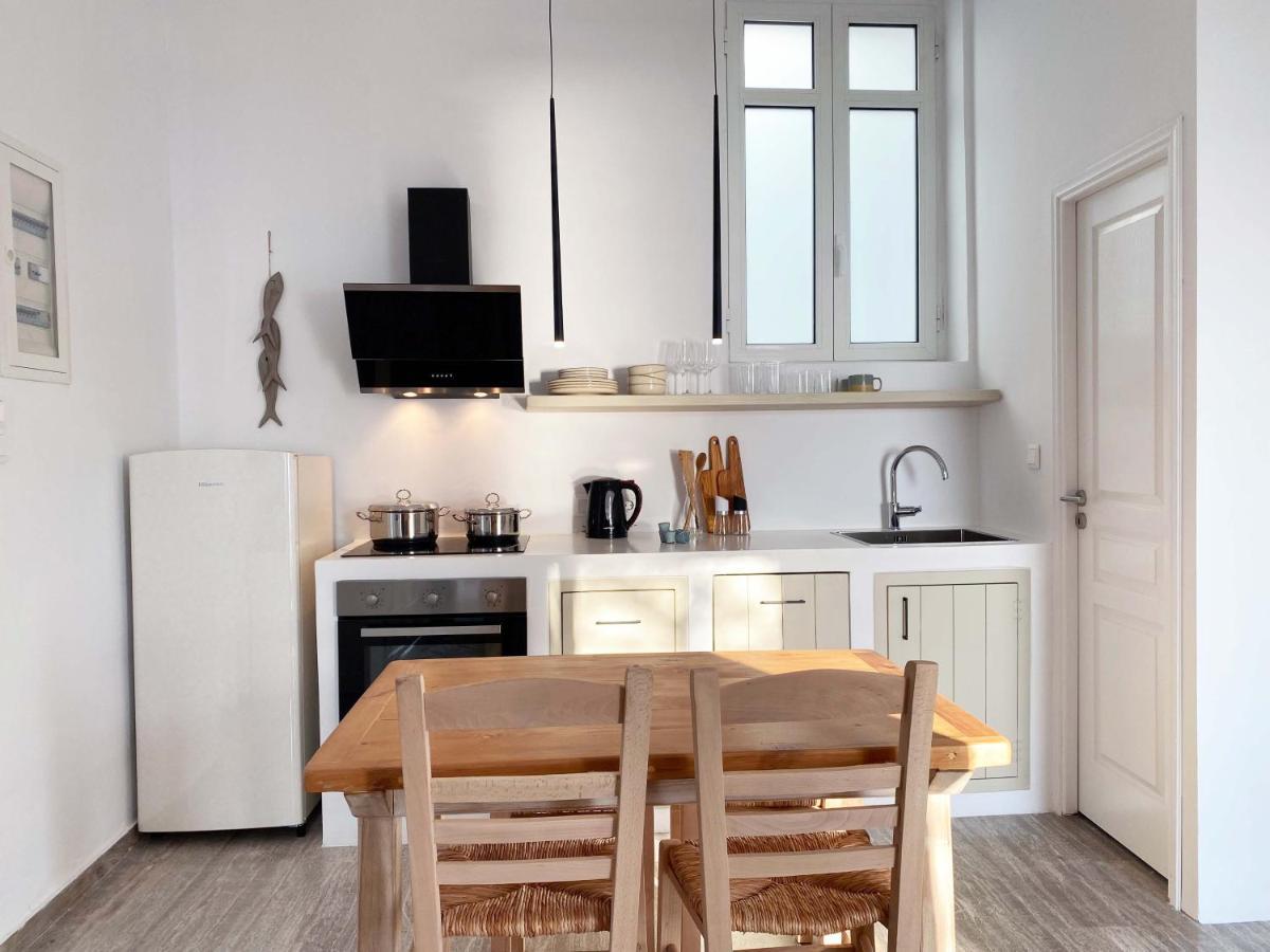 Lyra Seafront Apartment , Paroikia Town Center Exteriör bild